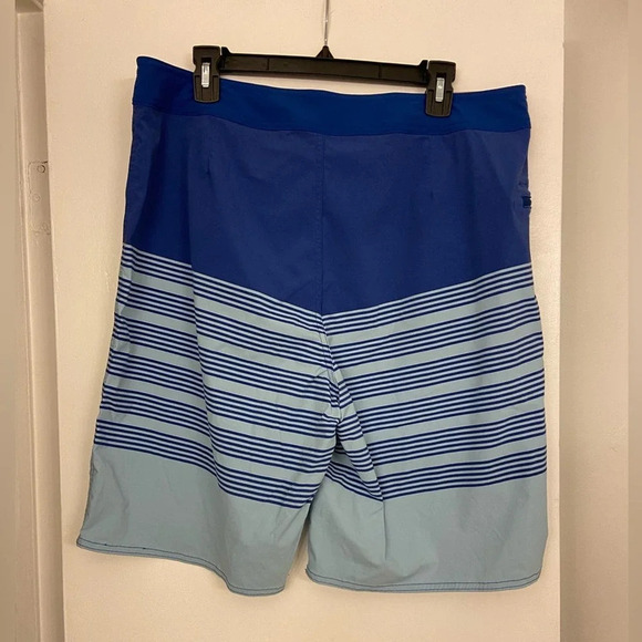 Patagonia Stretch Wavefarer Boardshort Stripe Row Band Big Sky Blue Size 36 - Picture 4 of 7